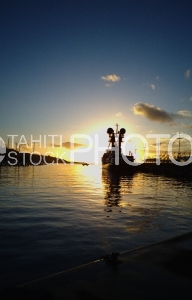  Bateau dans le Coucher de Soleil, Port de Papeete