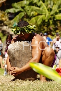 Concours de Porteurs de pierre pendant le Heiva