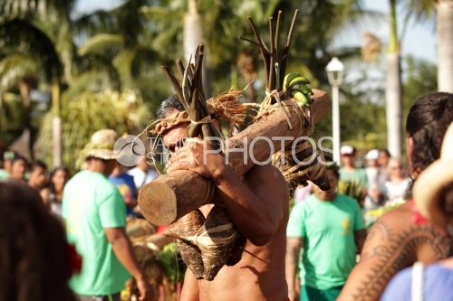 Fruits carrier racing in Papeete
