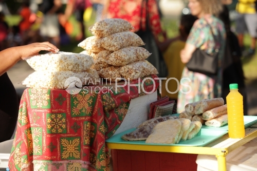 Vente de sachets de pop corn dans un jardin public
