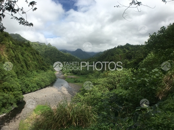 Tahiti, Rivière et Paysage de la vallée de Papenoo