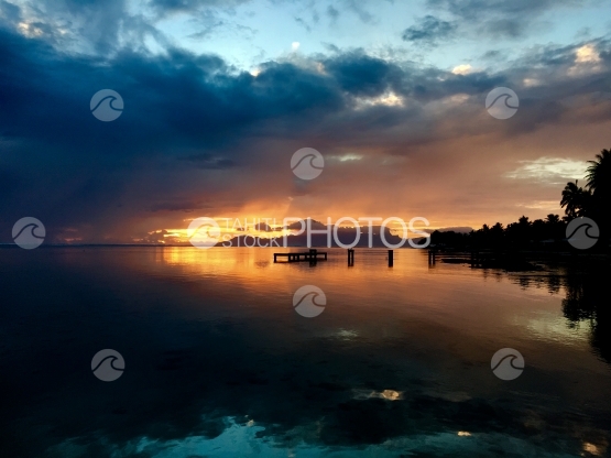 Moorea, coucher de soleil depuis Tahiti