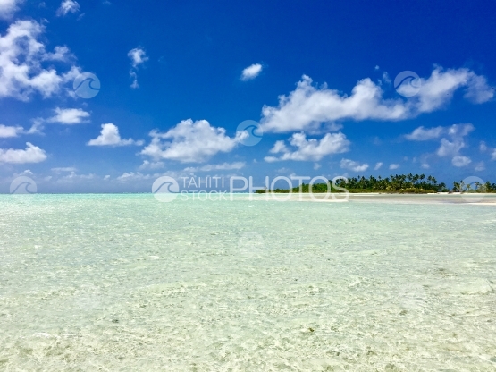 Îlot de sable blanc dans le lagon de Tetiaroa