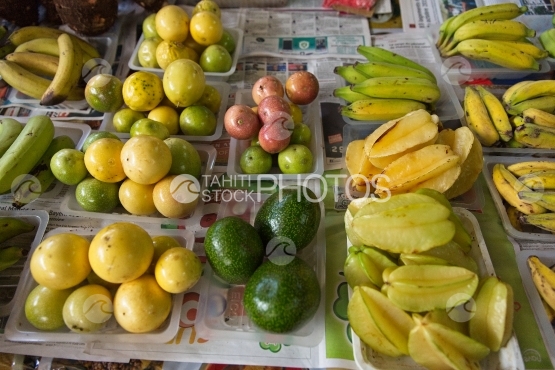 Etale de fruits locaux au marché de Papeete