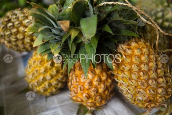Lot d ananas à vendre au marché de Papeete