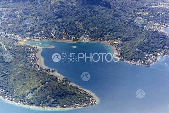 Bora Bora, vue aérienne de la baie de Faanui