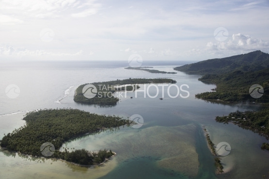 Huahine, vue aérienne du lagon et des ilots