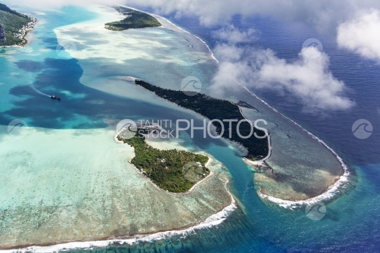 Vue aérienne de la passe de Maupiti