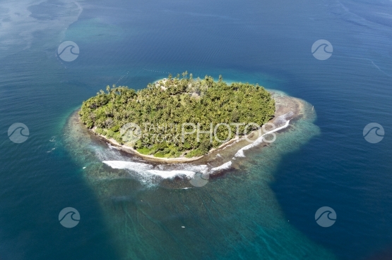 Raiatea, vue aérienne d un ilot dans le lagon