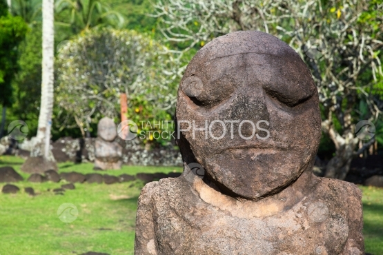 Tahiti, copie des sculptures de Tiki des iles australes de Polynésie