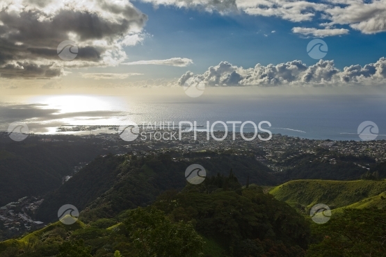 Tahiti, ville de Papeete depuis le Belvédère, fin de journée