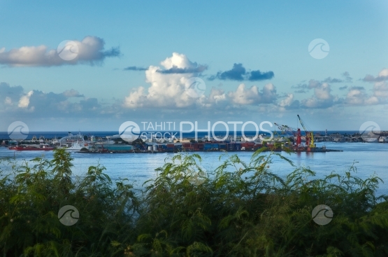 Tahiti, port de Papeete et zone portuaire