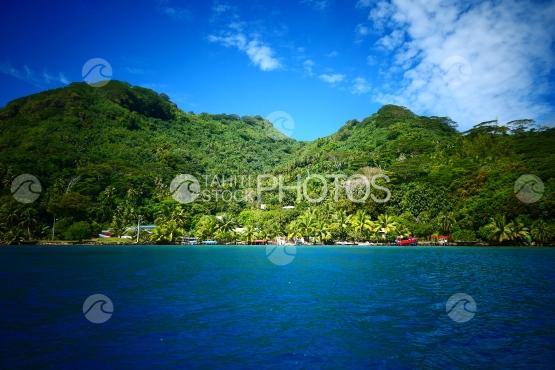 Coast line and lagoon of Huahine