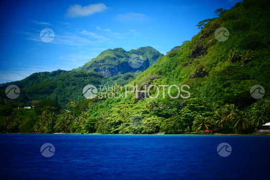 Coast line and lagoon of Huahine