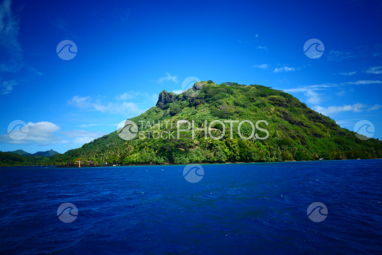 Coast line and lagoon of Huahine