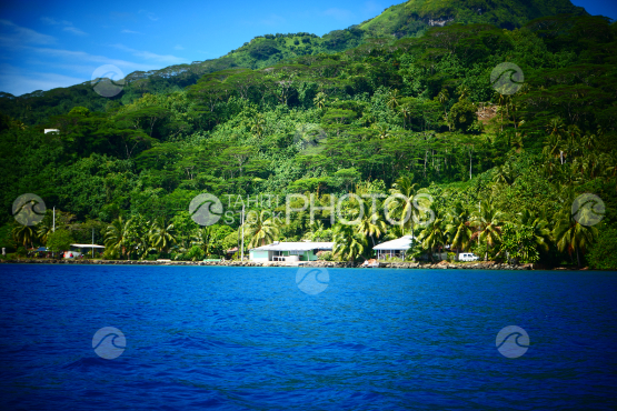 Coast line and lagoon of Huahine