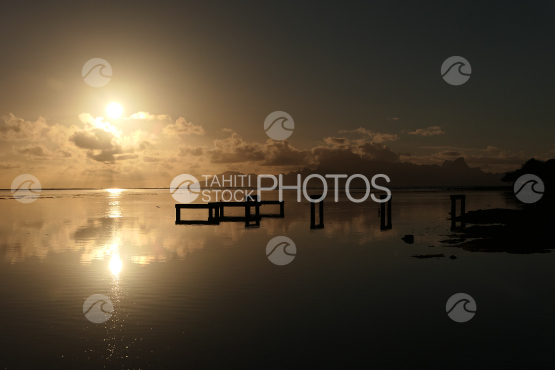 Sunset shot from Tahiti, view on Moorea