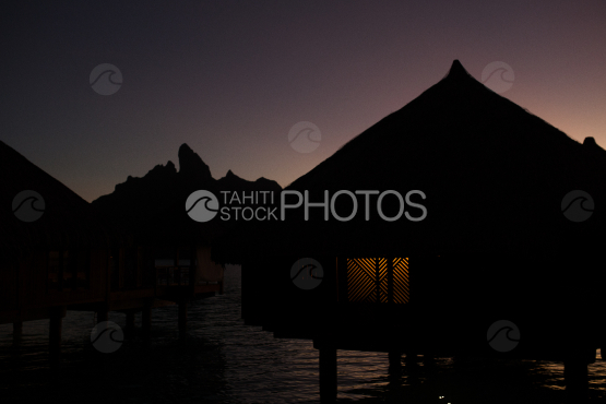 Bora Bora, Bungalow sur pilotis la nuit