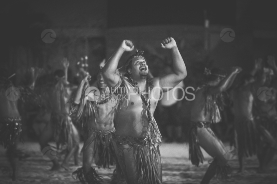 Troupe de danse lors d une cérémonie, Bora Bora