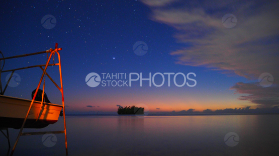 Etoiles dans le ciel de Raiatea au coucher de soleil