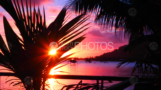 Coucher de soleil à Bora bora depuis le balcon