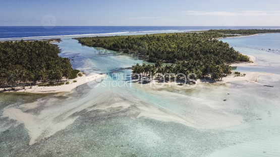Vue aérienne d ilots le lagon de Tikehau