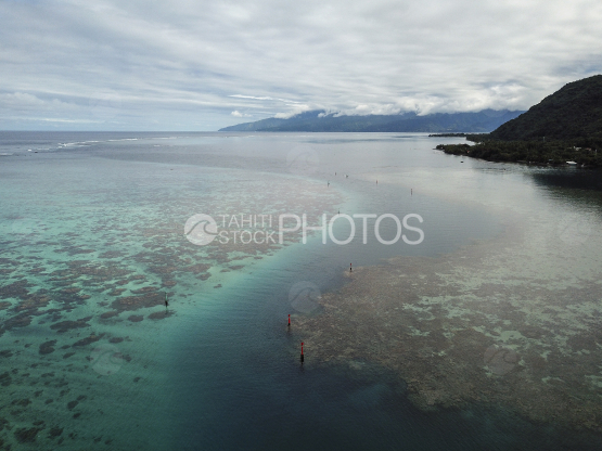 Tahiti, vue aérienne du lagon