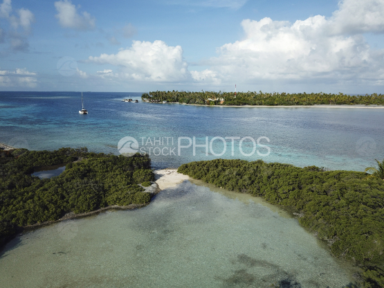 Fakarava, vue aérienne de la passe Tetamanu