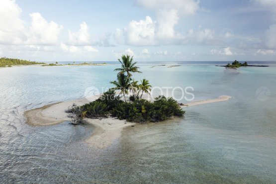 Fakarava, vue aériennes d un ilots dans le lagon
