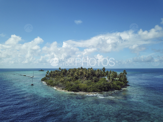 Rangiroa, vue aérienne de la passe Avatoru