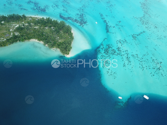 Huahine, vue aérienne d un ilot dans le lagon