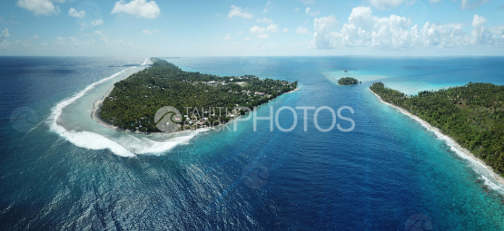 Rangiroa, vue aérienne panoramique de la passe Tiputa et du lagon
