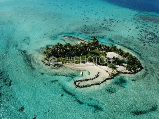 Huahine, vue aérienne d un ilot dans le lagon