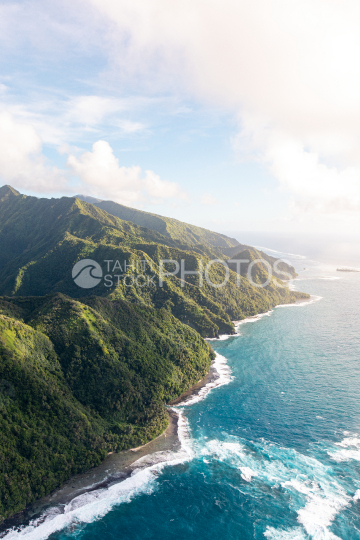 Presqu île de Tahiti, photo aérienne de Te Pari et du lagon