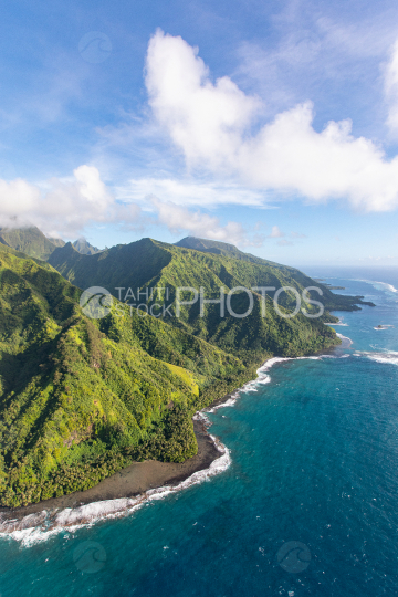 Tahiti, photo aérienne de la côté de Te Pari à la presqu île