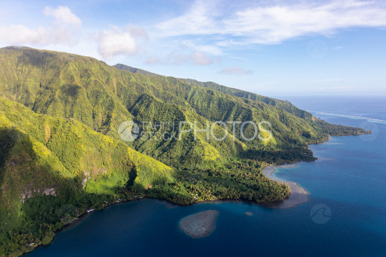 Peninsula of Tahiti, aérial photography of the wild coast of Te Pari