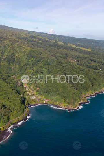 Tahiti, photo aérienne de la côte et du trou du souffleur