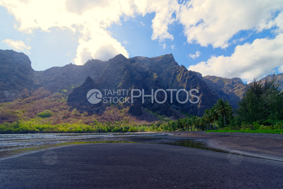 Nuku HIva, plage de la baie de Hakaui