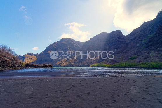 Nukku Hiva, plage de la baie de Hakaui