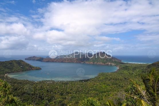 plage sauvage et baie de anaho, nuku hiva