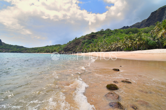 plage sauvage de hatuatua au nord de nuku hiva, iles marquises