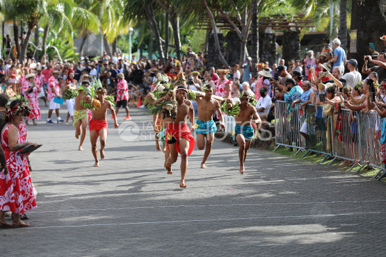Tahiti, Course des porteurs de fruits, Tuaro Maohi, Polynésie