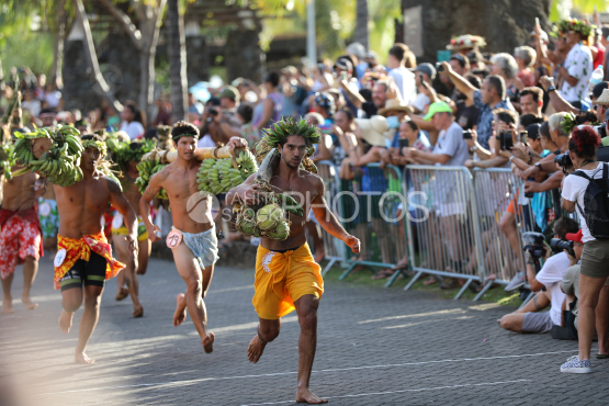 Tahiti, Course des porteurs de fruits, Tuaro Maohi, Polynésie