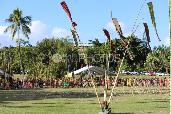 Tahiti, Homme polynésien en pareo, concours traditionnel du lancer de javelot, Tuaro Maohi, Polynésie