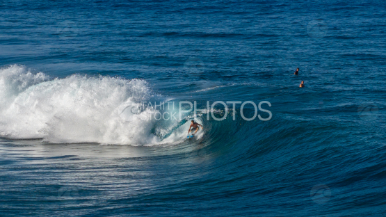 Surfeur dans la vague, Taapuna, Polynésie