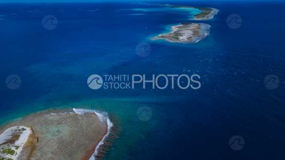 Atoll de Toau vue du ciel, Passes et motu, Tuamotu, Polynésie