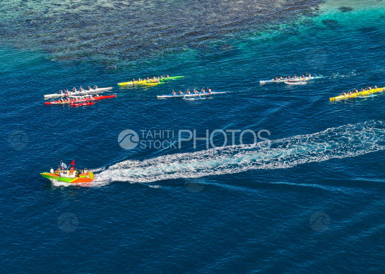 Tahiti, Polynésie française, Vue aérienne par drone, Course de Vaa entre Tahiti et Moorea