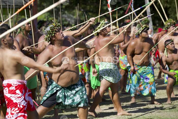 Compétition sportive polynésienne traditionnelle, Hommes au lancer de javelot, Tahiti, Polynésie française