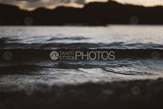 BORA BORA sunset, SHORE ON THE BEACH AND SMALL WAVES